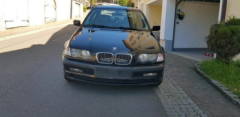 Second-hand BMW 320 170 CP (125 kW) 2001 Negru Berlinǎ