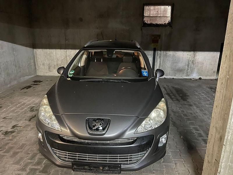 Grau Gebraucht 2008 Peugeot 308 Platinum Kombi | 4.000 € (Etwas zu teuer) - Bild 1/4
