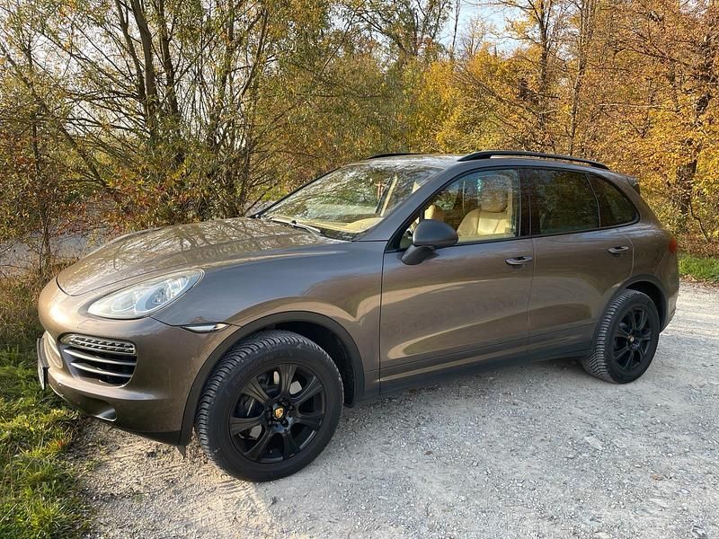 Braun Gebraucht 2011 Porsche Cayenne SUV | 18.600 € (Superpreis) - Bild 1/4