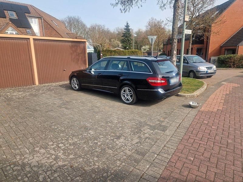 Gebraucht Mercedes E200 Elegance 184 PS (135 kW) 2011 Schwarz Kombi