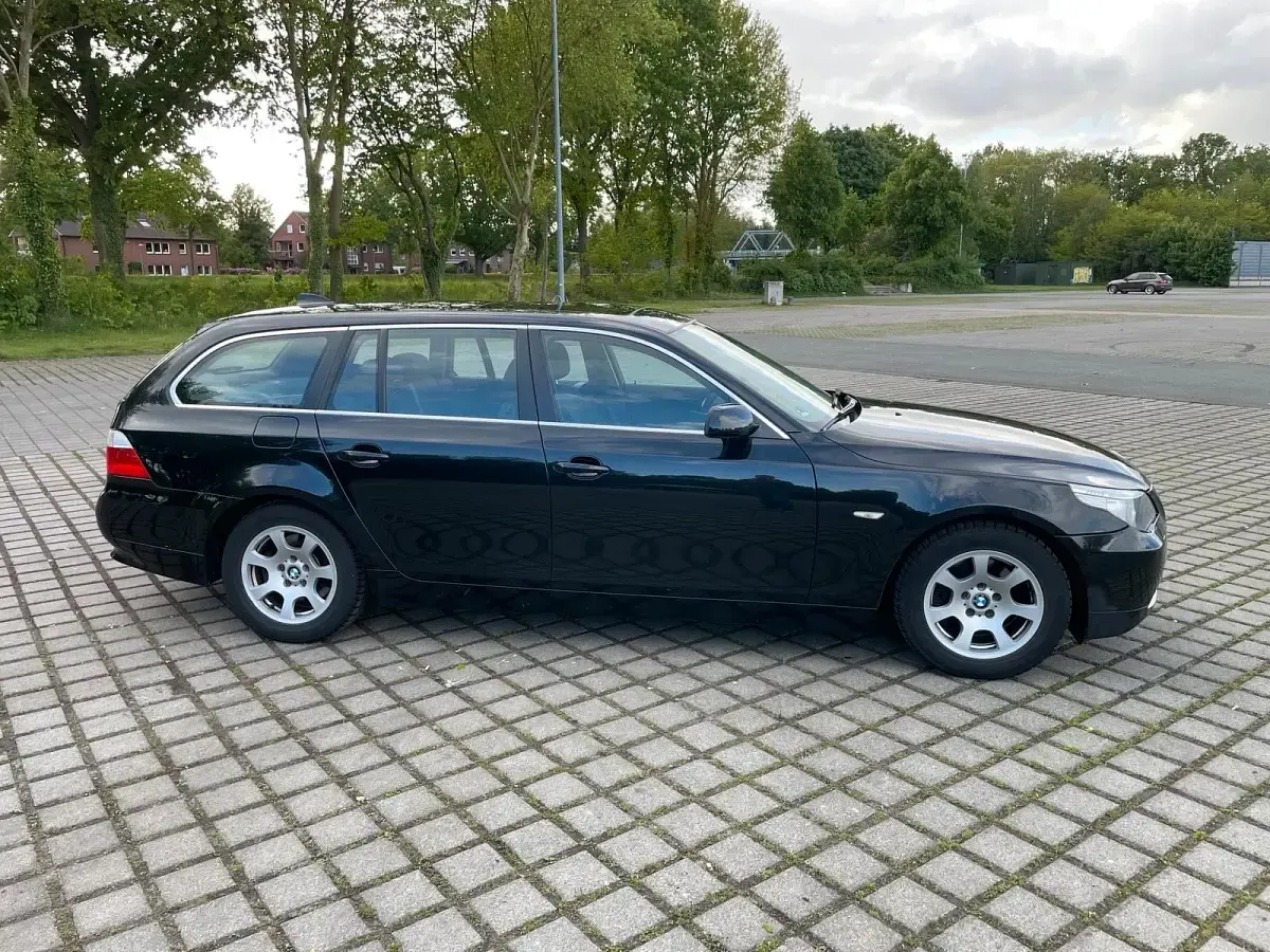 Gebraucht BMW 523 177 PS (130 kW) 2006 Schwarz Kombi
