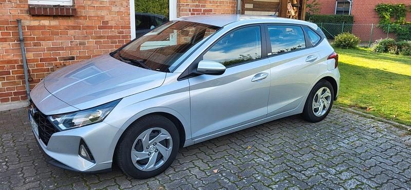 Silber Gebraucht 2021 Hyundai i20 Active Kleinwagen | 12.999 € (Fairer Preis) - Bild 1/4