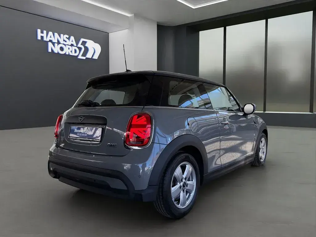Gebraucht Mini ONE Classic 102 PS (75 kW) 2022 Grau / moonwalk grey (metallic) Kleinwagen