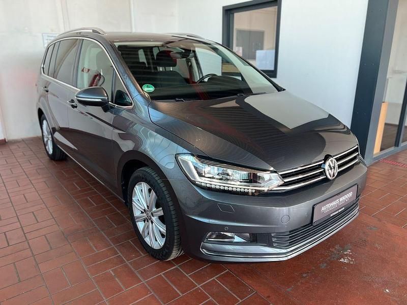 Grau Gebraucht 2017 VW Touran Highline Van / Kleinbus | 17.900 € (Fairer Preis) - Bild 1/4