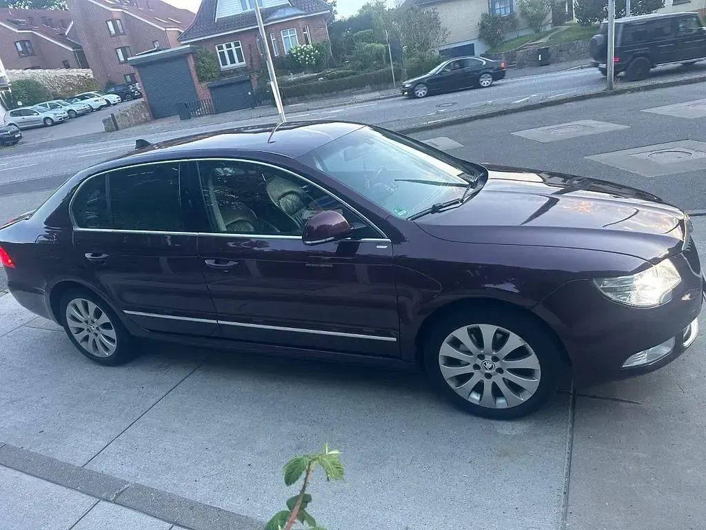 Gebraucht Skoda Superb Elegance 170 PS (125 kW) 2010 Rot Limousine