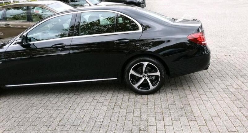 Schwarz Gebraucht 2019 Mercedes E200 Limousine | 27.499 € (Superpreis) - Bild 1/4
