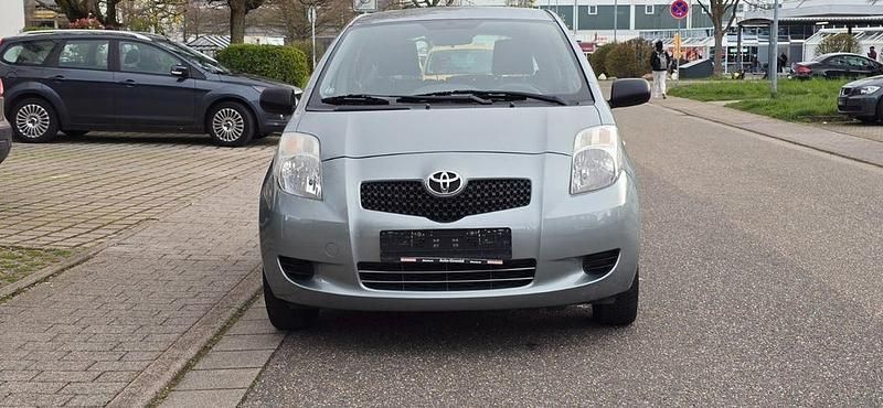 Gebraucht Toyota Yaris Cool 69 PS (50 kW) 2007 Silber Kleinwagen