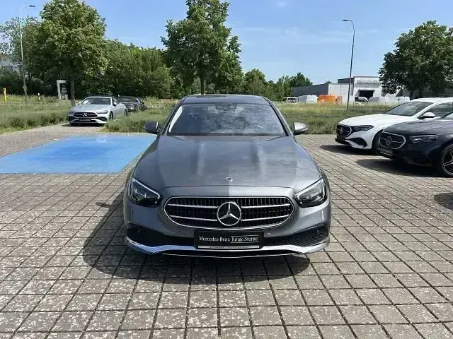 Gebraucht Mercedes E300 Avantgarde 194 PS (142 kW) 2020 Grau Limousine
