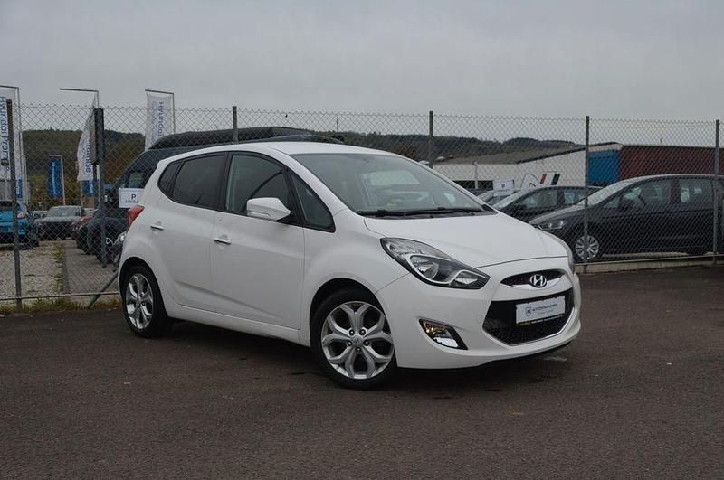 Gebraucht Hyundai ix20 116 PS (85 kW) 2012 Weiß Kleinwagen