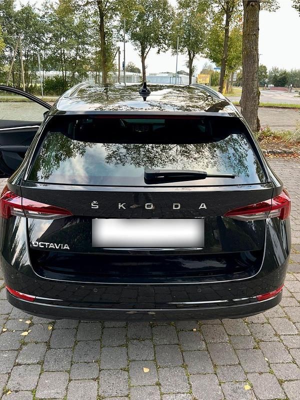 Second-hand Skoda Octavia Style 150 CP (110 kW) 2021 Negru Break