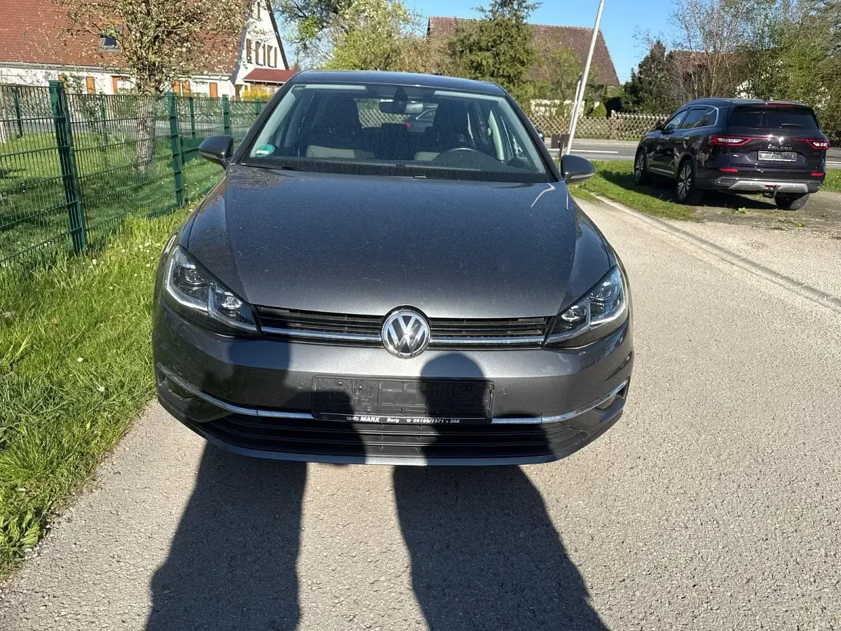 Gebraucht VW Golf VII Highline 125 PS (91 kW) 2018 Grau Limousine