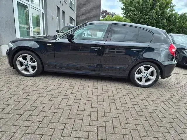 Gebraucht BMW 123 Advantage 204 PS (150 kW) 2011 Schwarz Kleinwagen