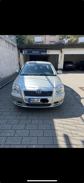 Silber Gebraucht 2004 Toyota Avensis Sol Limousine | 4.000 € (Fairer Preis) - Bild 1/4