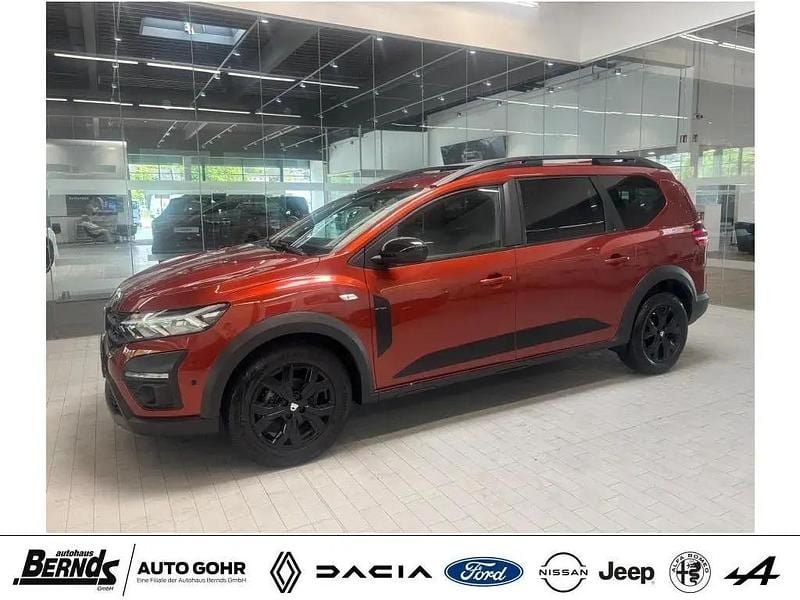 Braun Gebraucht 2022 Dacia Jogger Extreme Van / Kleinbus | 16.880 € (Guter Preis) - Bild 1/4