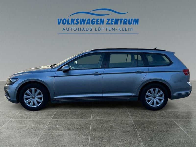 Gebraucht VW Passat Conceptline 150 PS (110 kW) 2023 Pyritsilber (metallic) Kombi
