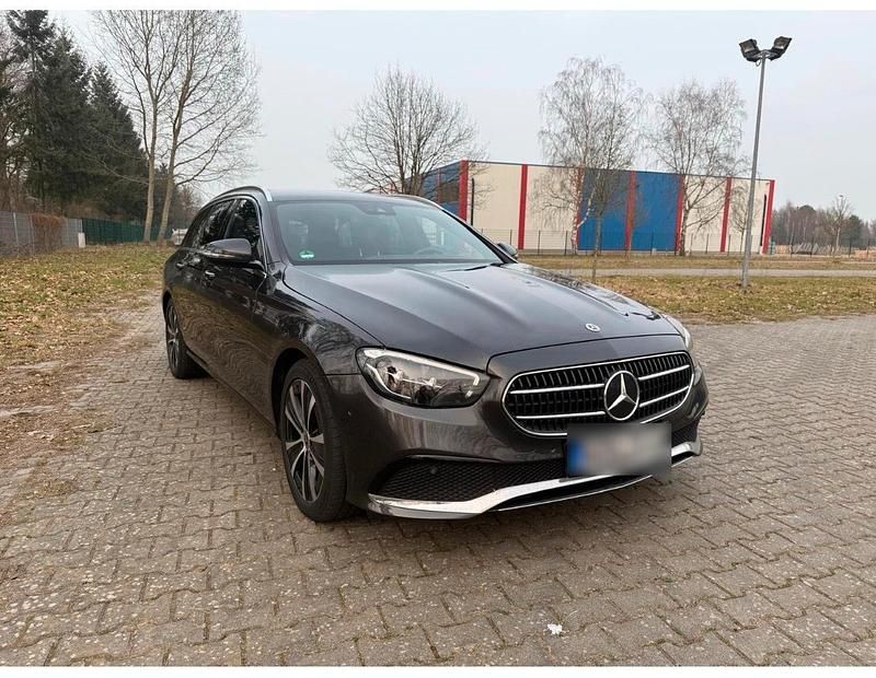 Gebraucht Mercedes E220 194 PS (142 kW) 2023 Schwarz Kombi