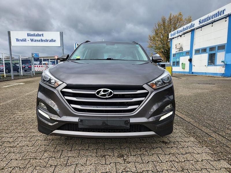 Grau Gebraucht 2016 Hyundai Tucson Style SUV | 11.800 € (Guter Preis) - Bild 1/4