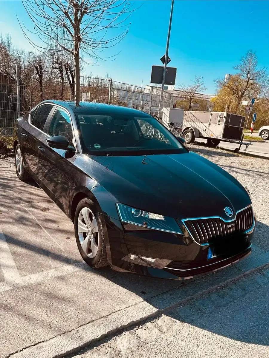 Gebraucht Skoda Superb 150 PS (110 kW) 2018 Schwarz Limousine
