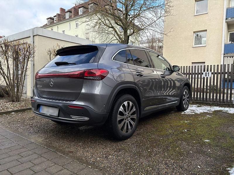 Gebraucht Mercedes EQA250+ 139 kW (190 PS) 2022 Grau SUV
