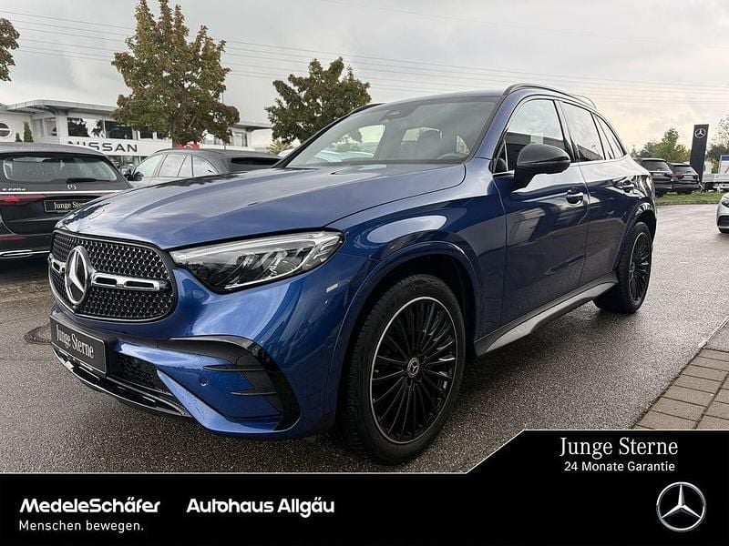 Lack spektralblau Gebraucht 2025 Mercedes GLC200 AMG SUV | 52.820 € (Guter Preis) - Bild 1/4