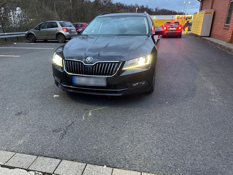 Gebraucht Skoda Superb Ambition 150 PS (110 kW) 2019 Schwarz Kombi