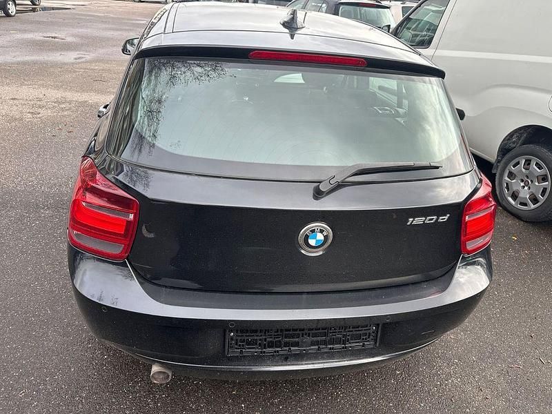 Gebraucht BMW 120 Advantage 184 PS (135 kW) 2014 Schwarz Kleinwagen