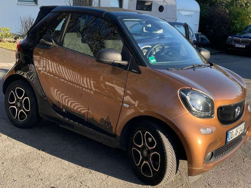 Braun Gebraucht 2016 Smart ForTwo Cabrio Cabrio | 9.300 € (Fairer Preis) - Bild 1/4