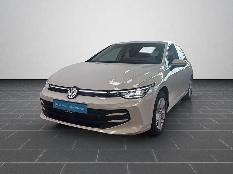 Pure white Gebraucht 2025 VW Golf VIII Life Limousine | 26.360 € (Fairer Preis) - Bild 1/4