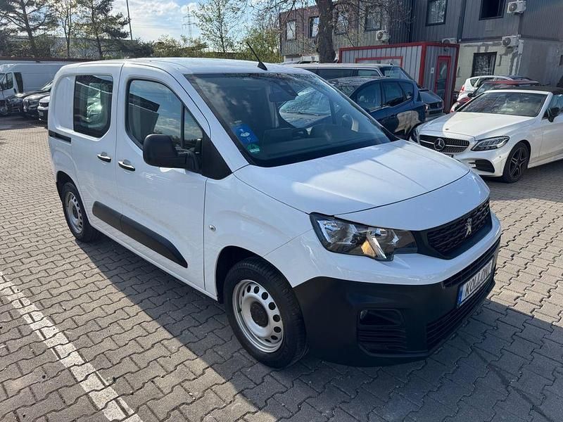 Gebraucht Peugeot Partner Premium 131 PS (96 kW) 2019 Weiß Van / Kleinbus