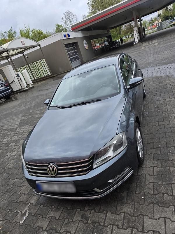 Second-hand VW Passat 160 CP (117 kW) 2013 Gri Berlinǎ