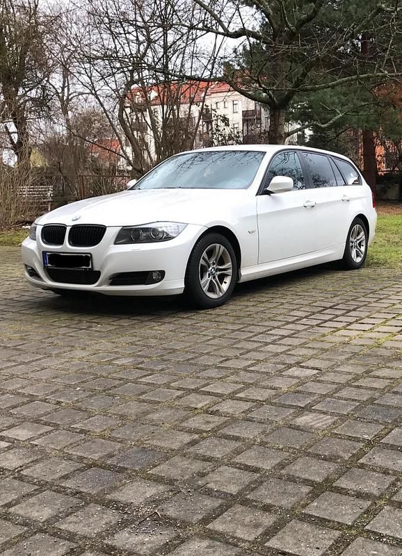 Gebraucht BMW 320 177 PS (130 kW) 2009 Weiß Kombi