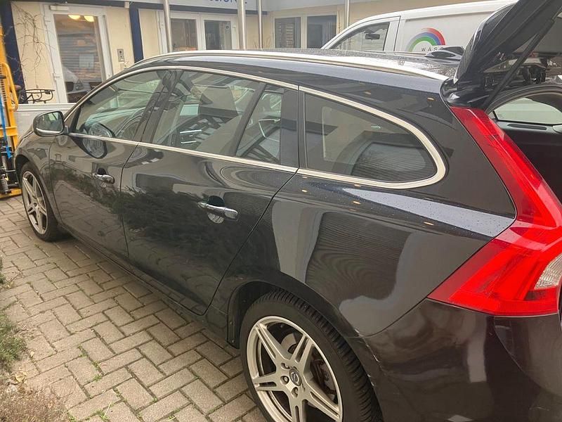 Gebraucht Volvo V60 Summum 215 PS (158 kW) 2012 Schwarz Kombi
