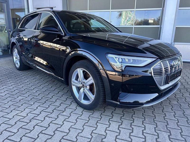 Gebraucht Audi e-tron Advanced 300 kW (408 PS) 2023 Mythosschwarz metallic SUV