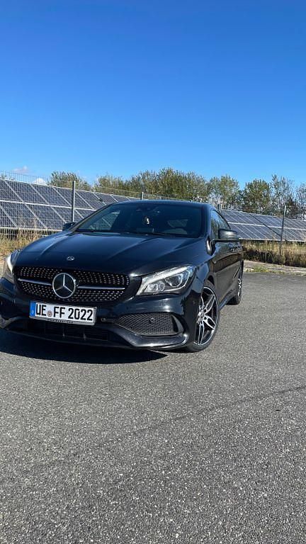 Schwarz Gebraucht 2018 Mercedes CLA220 Shooting Brake Kombi | 18.800 € (Guter Preis) - Bild 1/4