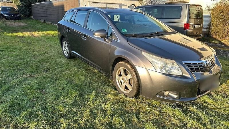 Grau Gebraucht 2010 Toyota Avensis Kombi | 3.550 € (Guter Preis) - Bild 1/4
