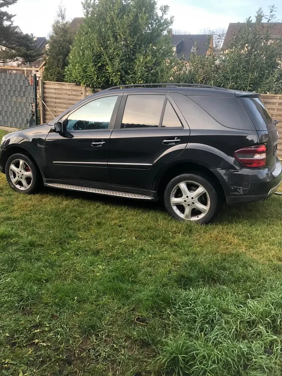 Gebraucht Mercedes ML320 224 PS (164 kW) 2006 Schwarz SUV