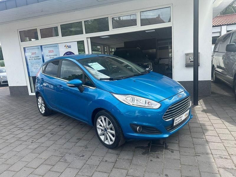 Gebraucht Ford Fiesta Titanium 125 PS (91 kW) 2015 Blau Kleinwagen