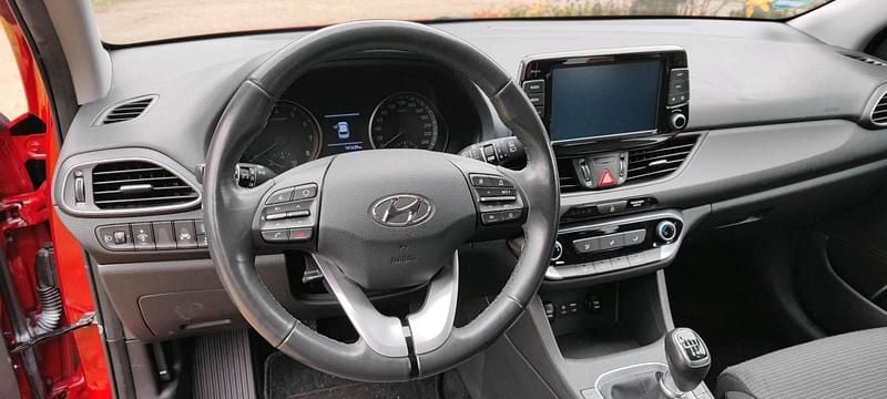 Gebraucht Hyundai i30 120 PS (88 kW) 2019 Rot Kombi