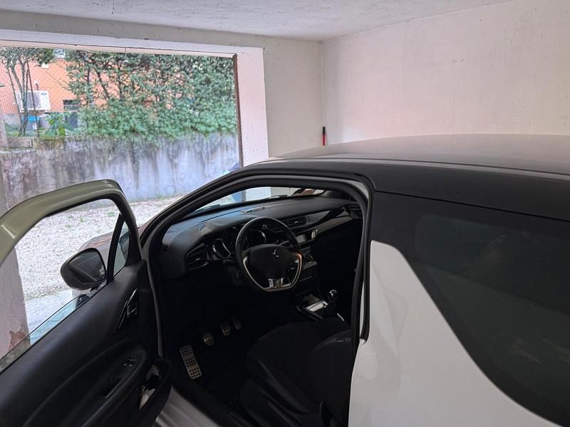 Gebraucht Citroën DS3 70 PS (51 kW) 2013 Weiß Limousine