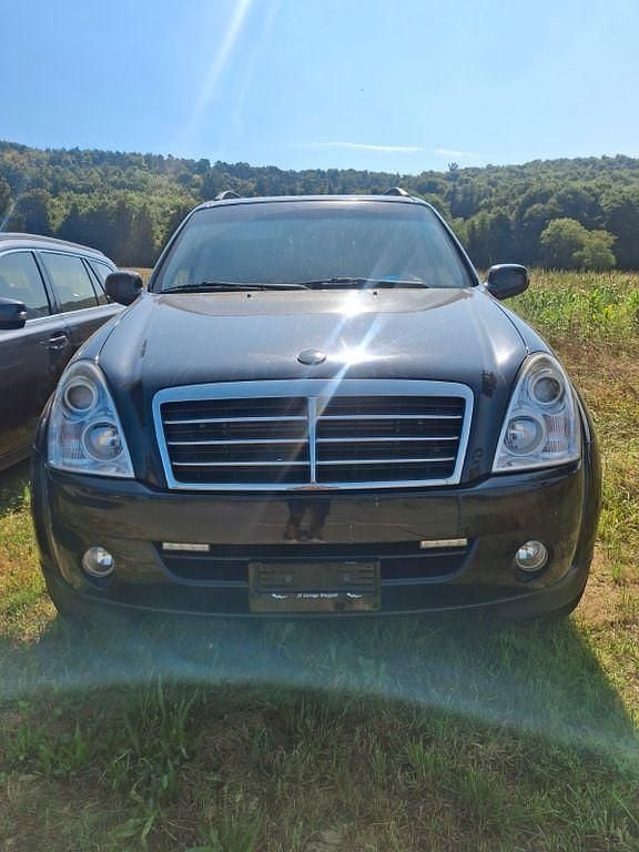 Schwarz Gebraucht 2012 Ssangyong / KGM Rexton II SUV | 4.200 € - Bild 1/4