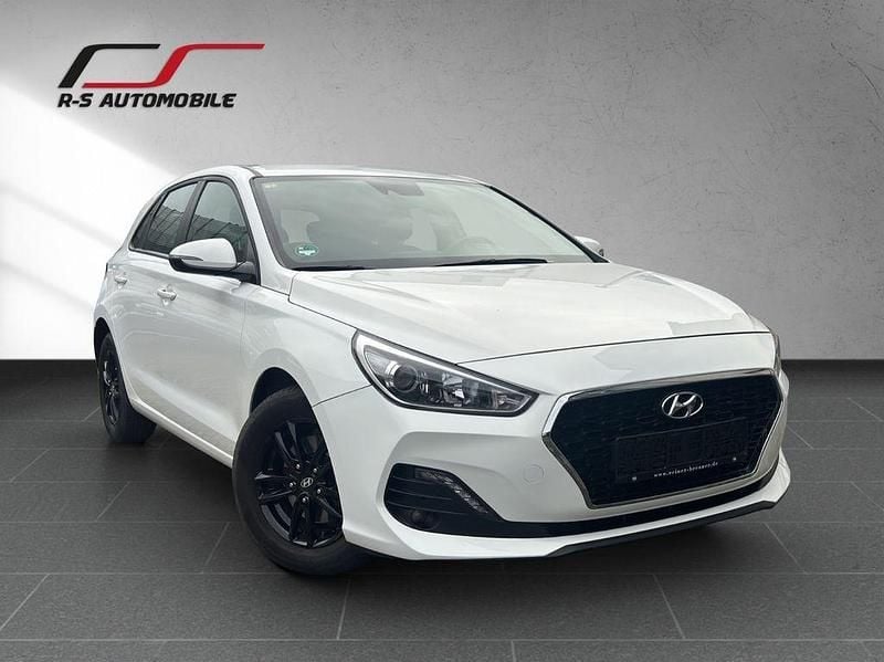 Weiß Gebraucht 2020 Hyundai i30 Limousine | 12.290 € (Guter Preis) - Bild 1/4