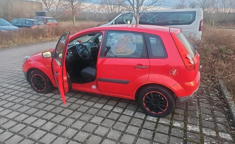 Gebraucht Ford Fiesta 59 PS (43 kW) 2006 Rot Kleinwagen