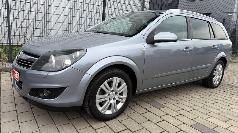 Lichtsilber m2 Gebraucht 2010 Opel Astra Kombi | 3.990 € (Guter Preis) - Bild 1/4