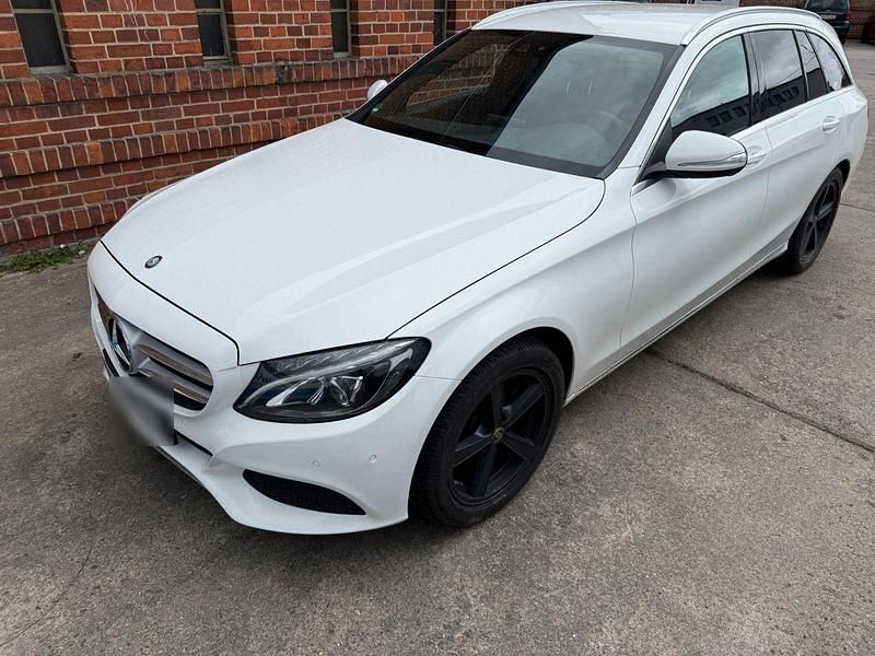 Gebraucht Mercedes C220 170 PS (125 kW) 2015 Weiß Limousine