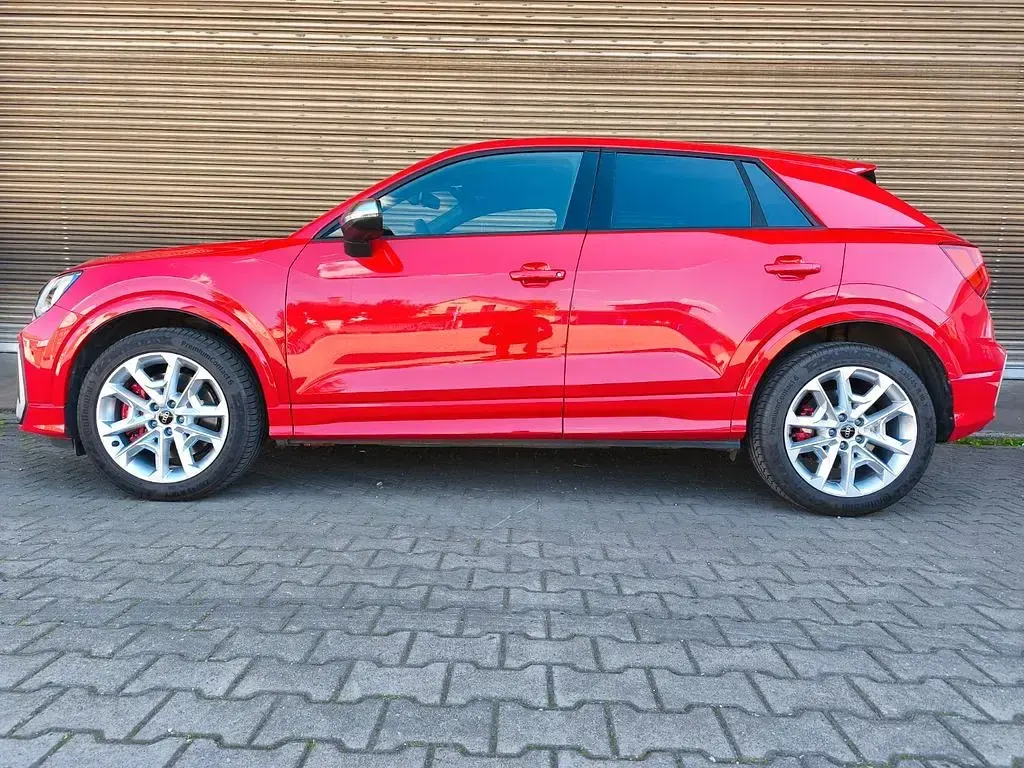 Gebraucht Audi SQ2 Ambiente 300 PS (220 kW) 2023 Rot SUV
