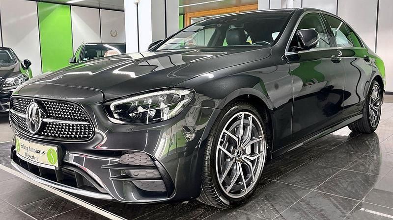 Grau Gebraucht 2020 Mercedes E220 AMG Limousine | 38.990 € (Etwas zu teuer) - Bild 1/3
