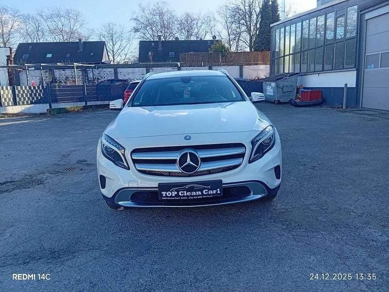 Calcitweiss unilack Gebraucht 2016 Mercedes GLA180 SUV | 14.590 € (Guter Preis) - Bild 1/4