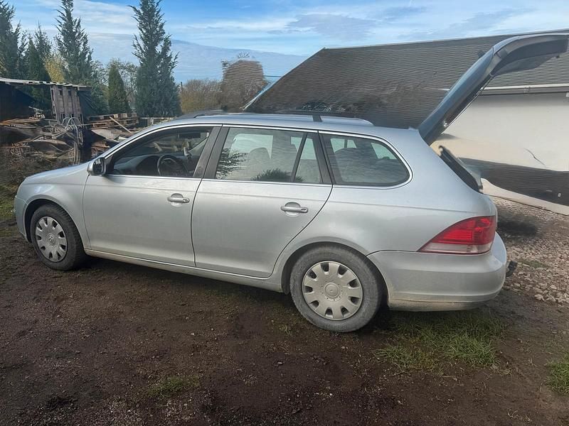 Grau Gebraucht 2008 VW Golf V Kombi | 700 € (Superpreis) - Bild 1/4