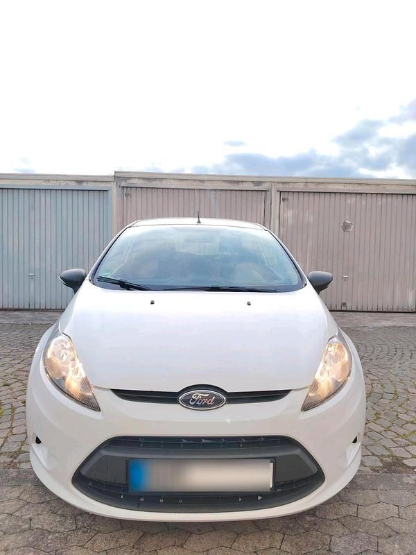 Gebraucht Ford Fiesta 68 PS (50 kW) 2011 Weiß Kleinwagen