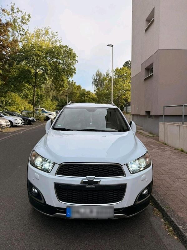 Weiß Gebraucht 2013 Chevrolet Captiva SUV | 8.799 € (Fairer Preis) - Bild 1/4